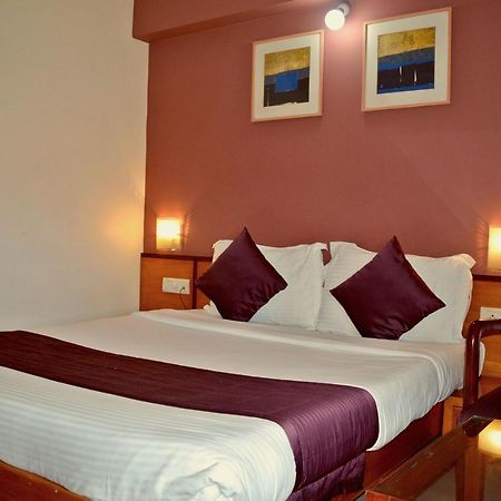 Sukh Hotel Mumbai Ngoại thất bức ảnh