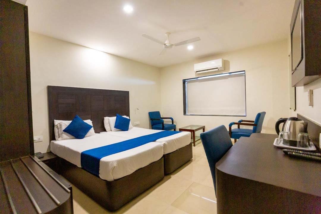 Sukh Hotel Mumbai Ngoại thất bức ảnh