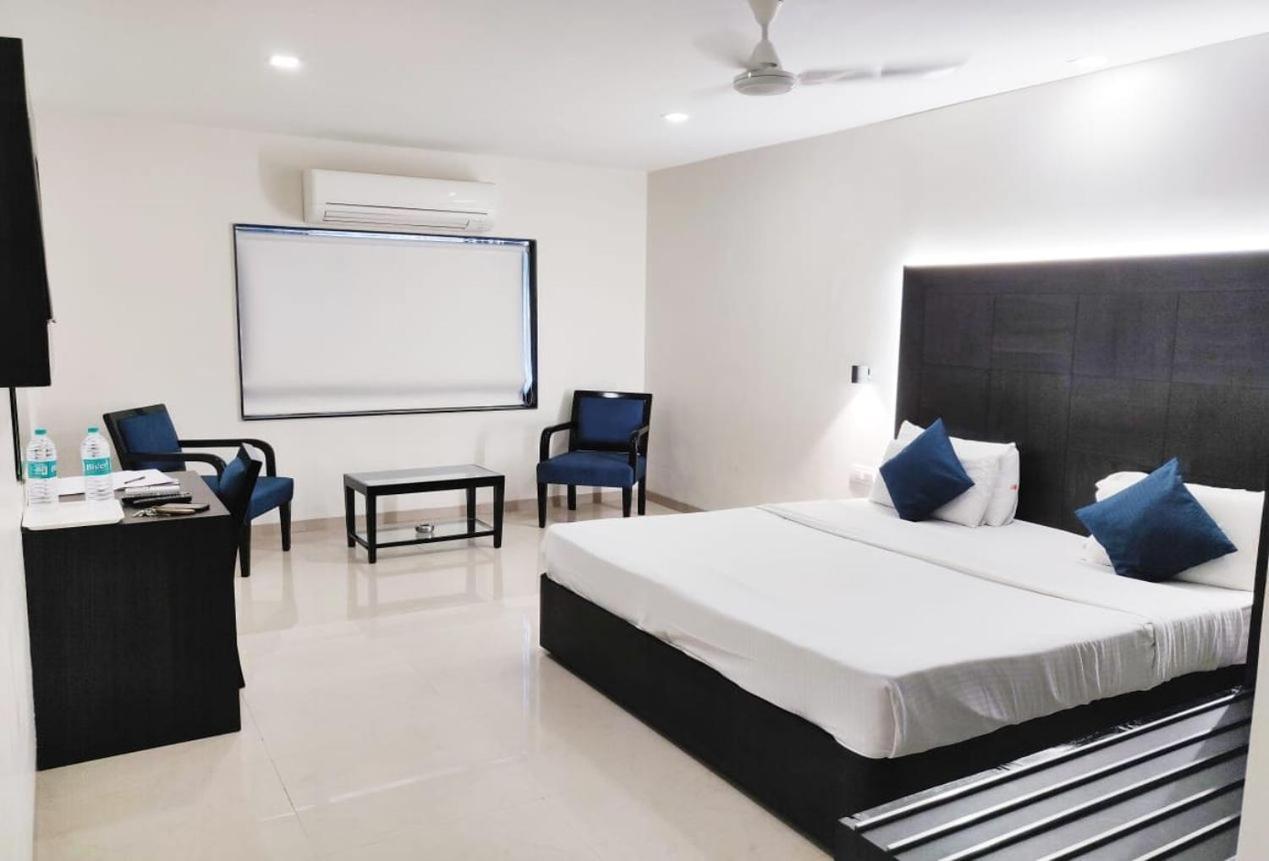 Sukh Hotel Mumbai Ngoại thất bức ảnh