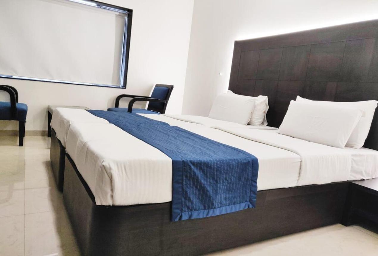 Sukh Hotel Mumbai Ngoại thất bức ảnh