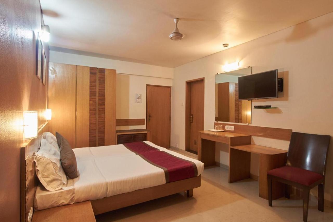 Sukh Hotel Mumbai Ngoại thất bức ảnh