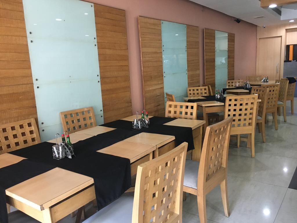 Sukh Hotel Mumbai Ngoại thất bức ảnh