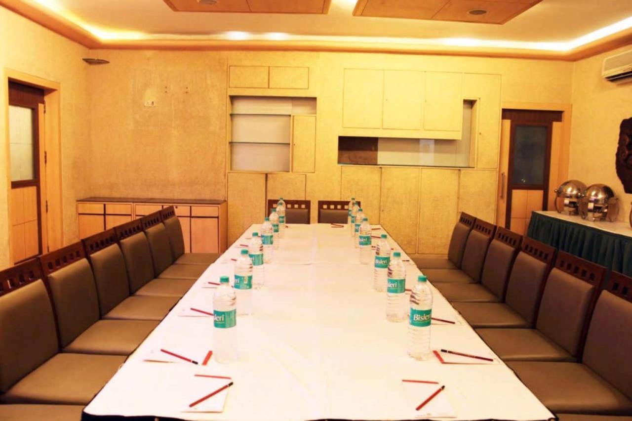 Sukh Hotel Mumbai Ngoại thất bức ảnh