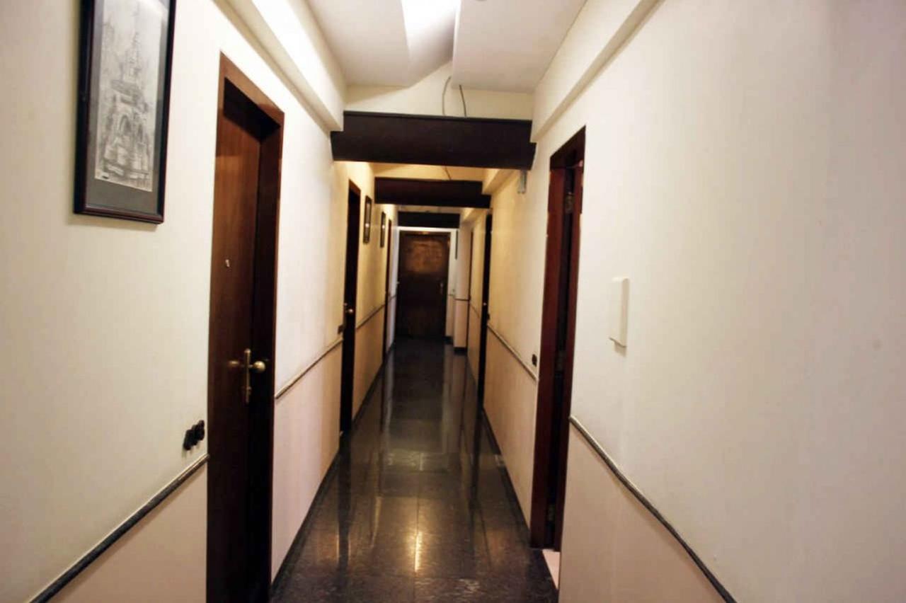 Sukh Hotel Mumbai Ngoại thất bức ảnh