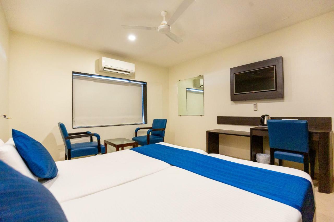 Sukh Hotel Mumbai Ngoại thất bức ảnh