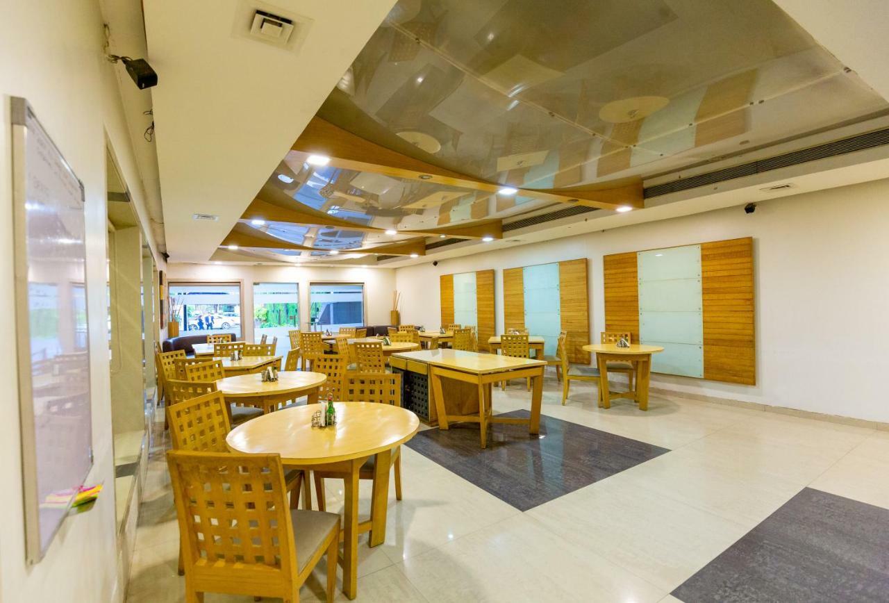Sukh Hotel Mumbai Ngoại thất bức ảnh