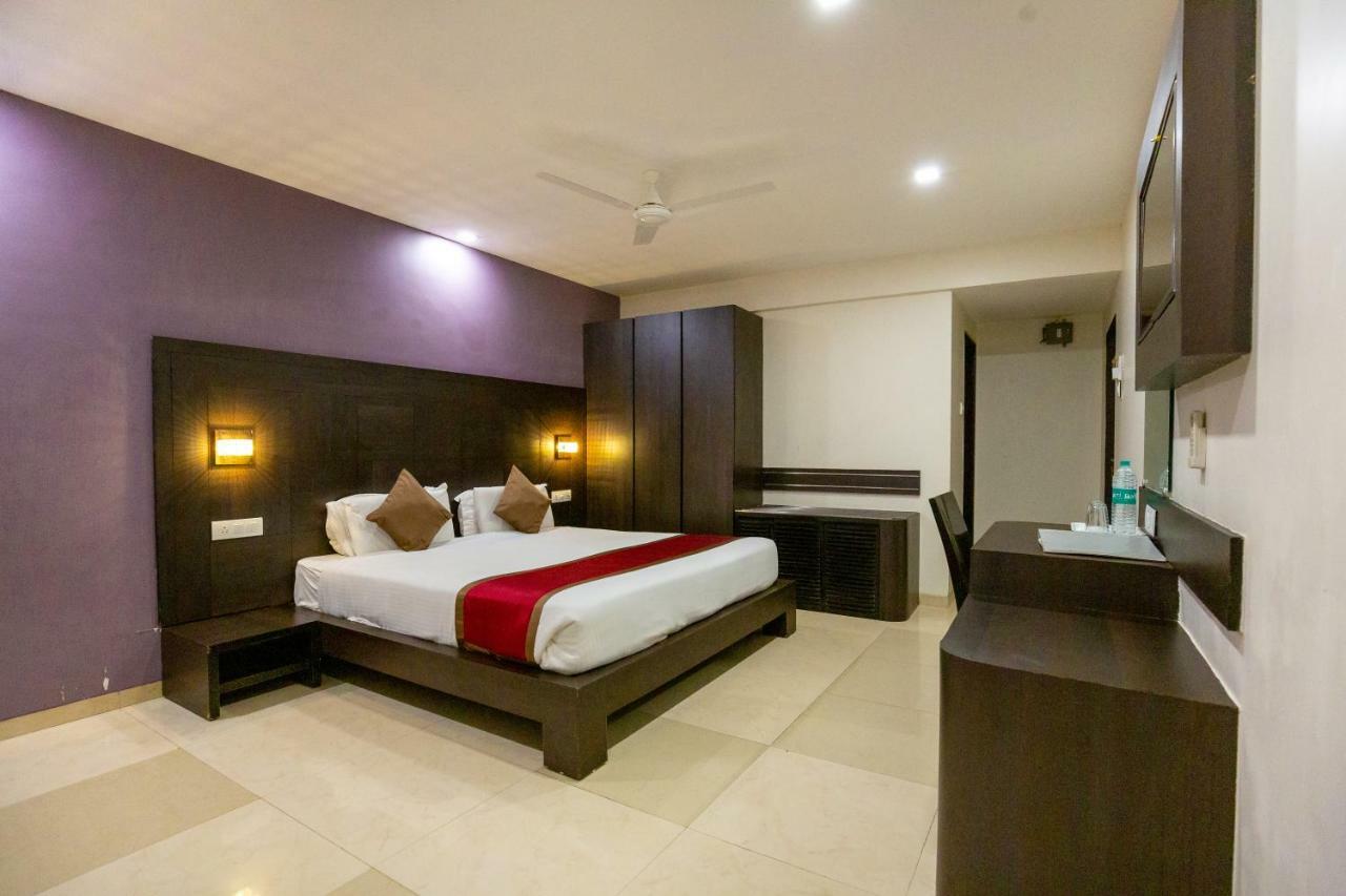 Sukh Hotel Mumbai Ngoại thất bức ảnh