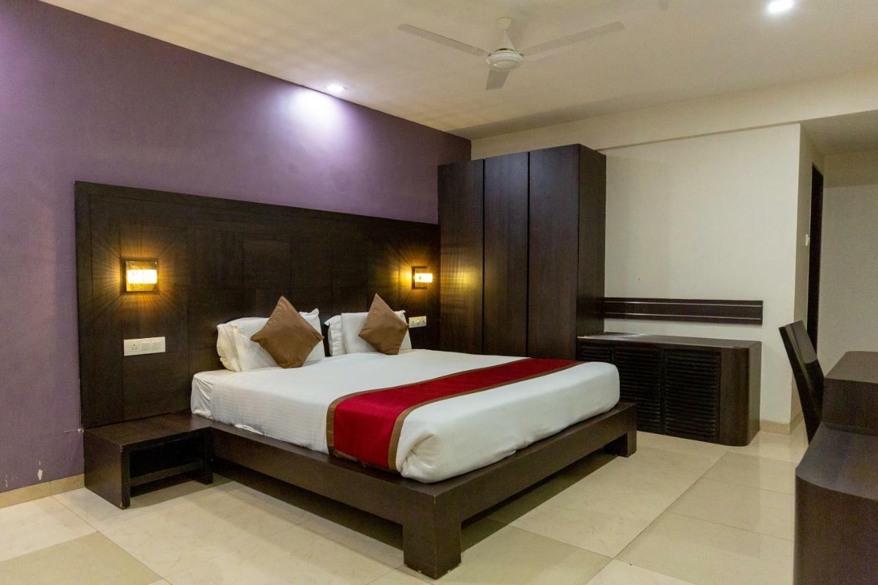 Sukh Hotel Mumbai Ngoại thất bức ảnh