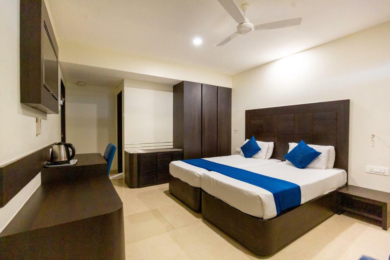 Sukh Hotel Mumbai Ngoại thất bức ảnh