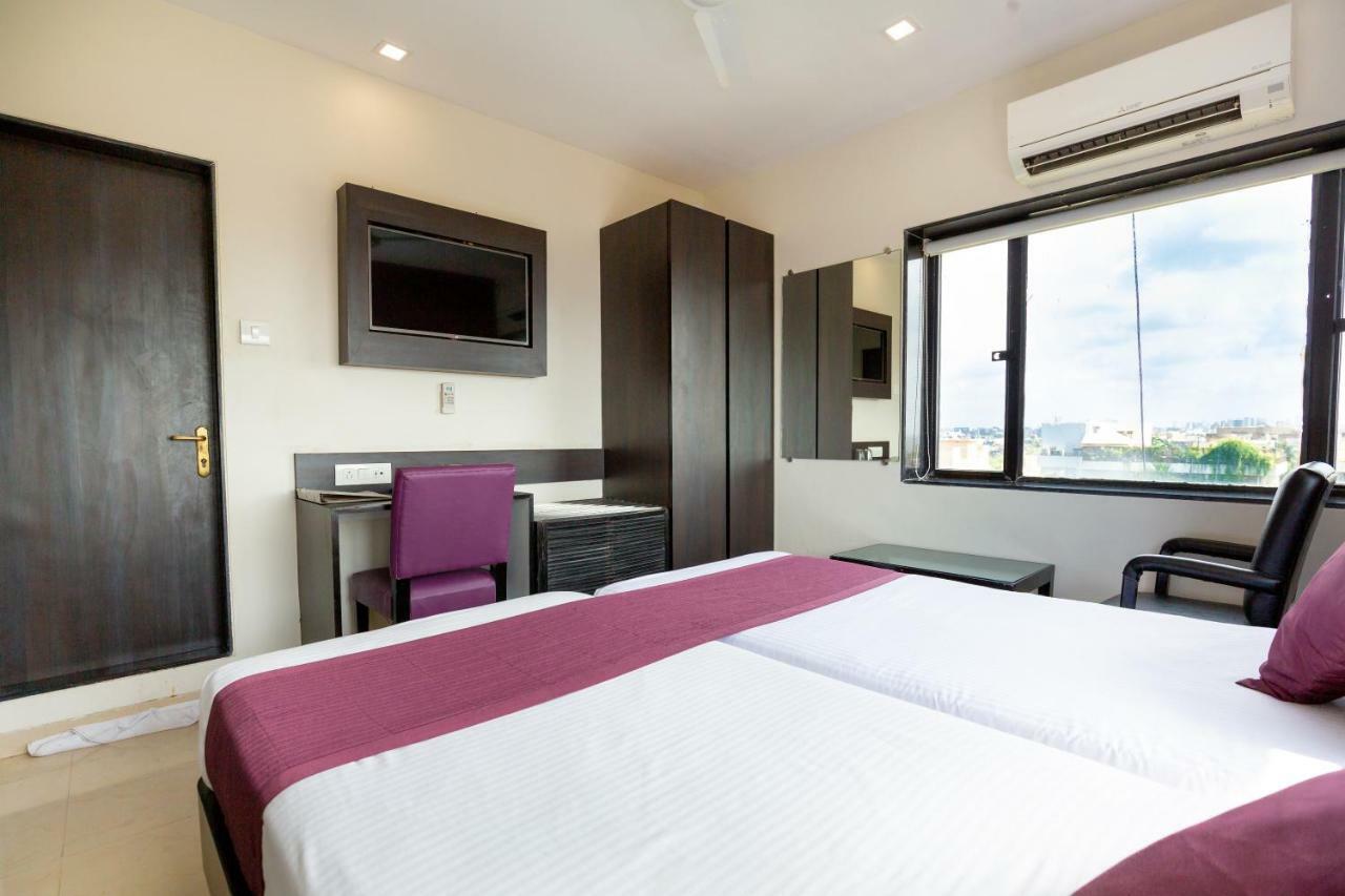 Sukh Hotel Mumbai Ngoại thất bức ảnh