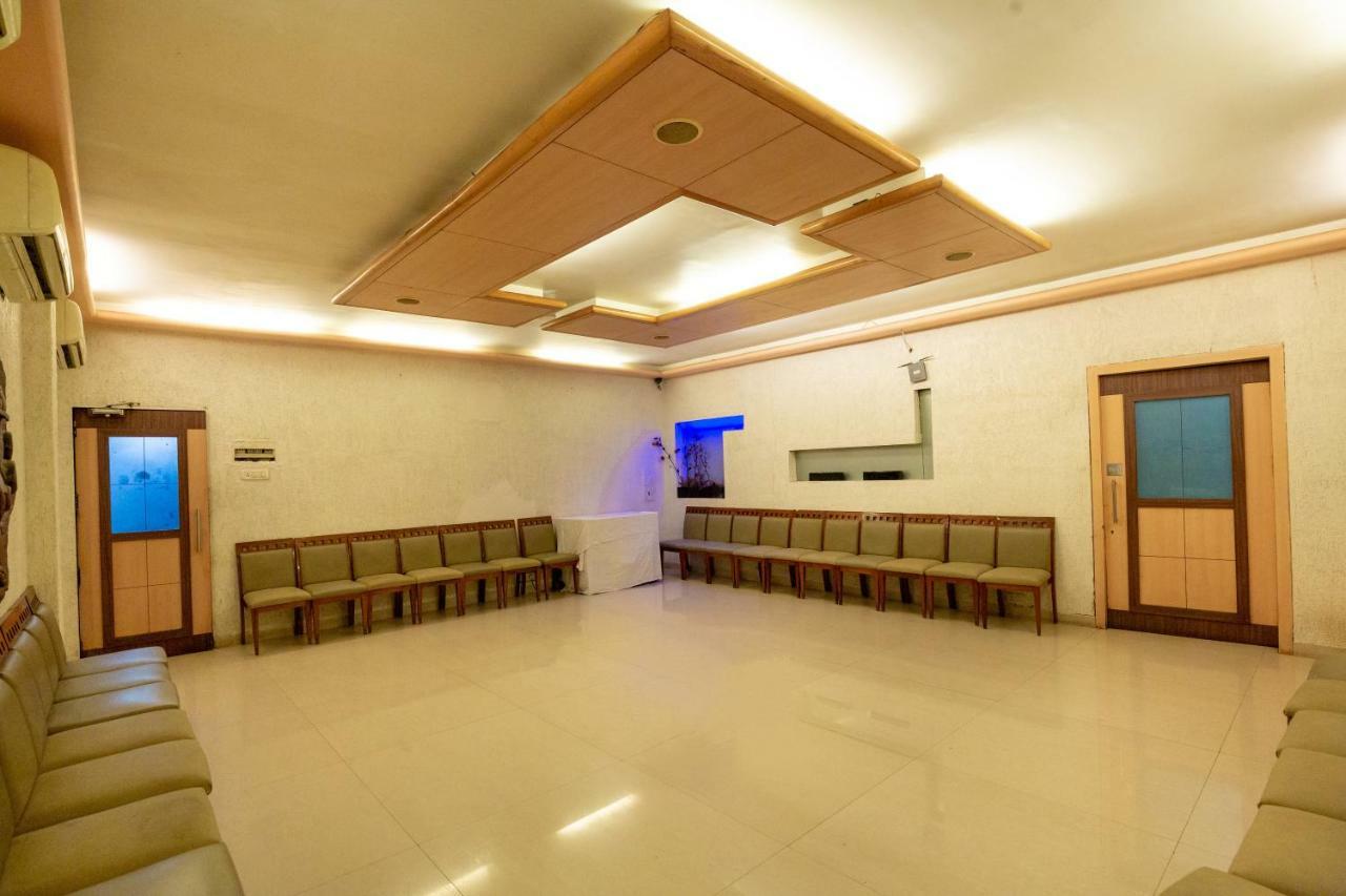 Sukh Hotel Mumbai Ngoại thất bức ảnh