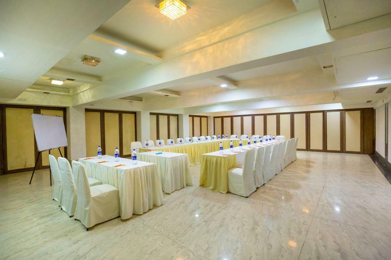 Sukh Hotel Mumbai Ngoại thất bức ảnh